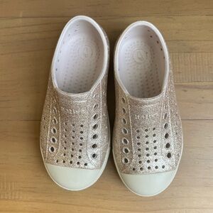 Native Jefferson Bling Glitter Gold size C9